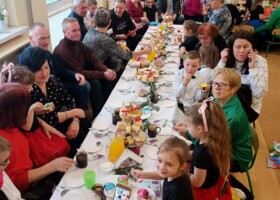 Wspólny poczęstunek z okazji Dnia Babci i Dziadka